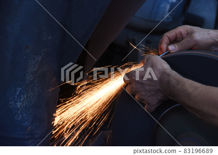 Sparks scattered during the sharpening work of Tanegashima scissors 83196689