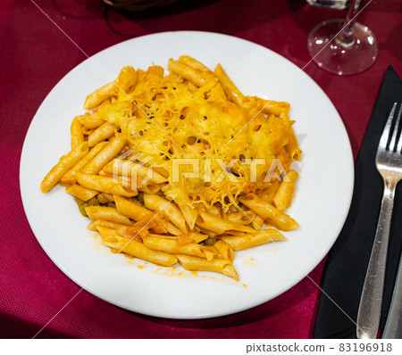 Macaroni gratin with cheese and peas Macaroni gratin with cheese and peas 83196918
