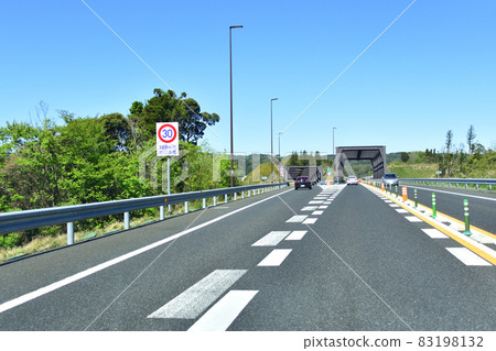 Scenery from Ichihara Tsurumai IC on the Ken-o Expressway to Kisarazu JST (2021) 83198132