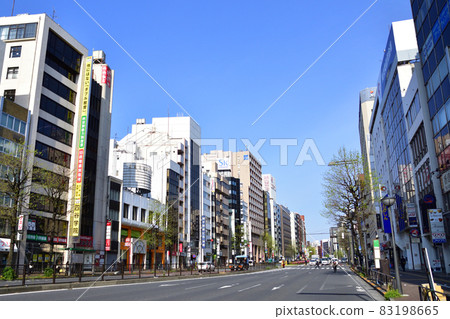 東京新宿御苑四谷風景（2021） 83198665