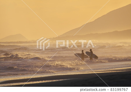 Atsumi Peninsula, a surfer standing in the evening view of the Omotehama coast Atsumi Peninsula, a surfer standing in the evening view of the Omotehama coast 83199767