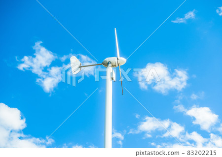 小型風力發電系統藍天背景素材 小型風力發電系統藍天背景素材 83202215