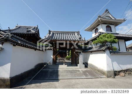 Koya Kaido Homanji Temple Sanmon and Bell Tower Gojo City, Nara Prefecture Koya Kaido Homanji Temple Sanmon and Bell Tower Gojo City, Nara Prefecture 83202849