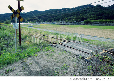 Railroad tracks that were abandoned due to disasters or deficits Railroad tracks that were abandoned due to disasters or deficits 83205232