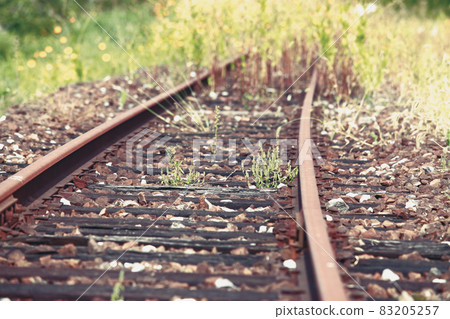 因災害或赤字而廢棄的鐵軌 因災害或赤字而廢棄的鐵軌 83205257