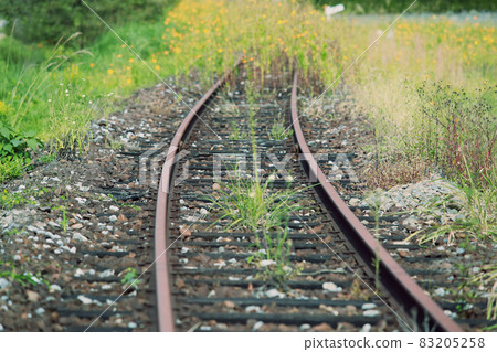 因災害或赤字而廢棄的鐵軌 因災害或赤字而廢棄的鐵軌 83205258