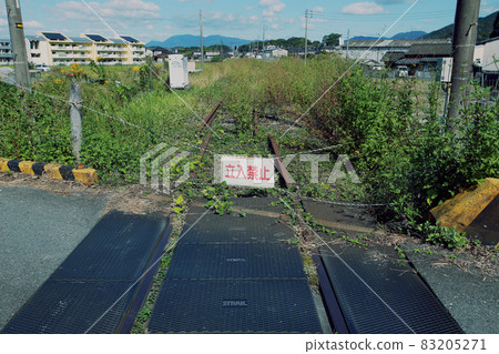 因災害或赤字而廢棄的鐵軌 因災害或赤字而廢棄的鐵軌 83205271