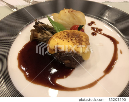 時尚的肉類菜餚 83205290