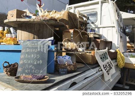A fashionable roasted sweet potato shop that opens in Marche 83205296