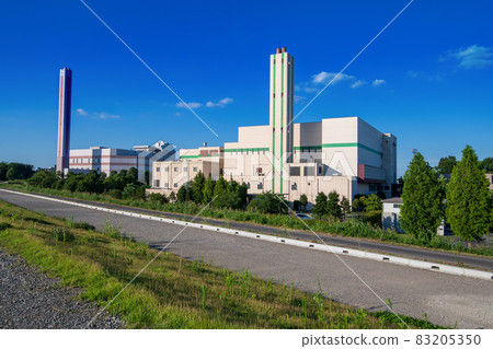 埼玉市上尾市堀井體育公園附近的荒川銀行環境中心仲夏風光 83205350