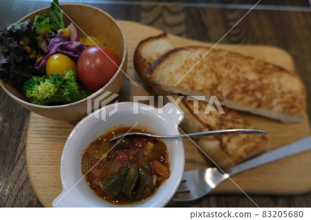 午餐時間 午餐時間 83205680