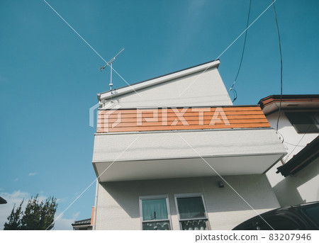 Single-family house with one-sided roof Single-family house with one-sided roof 83207946