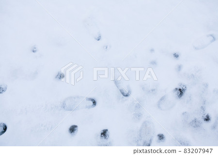 Footprints on the snow Footprints on the snow 83207947
