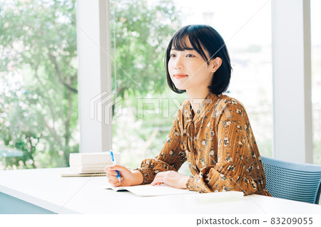 課堂上的大學生 83209055