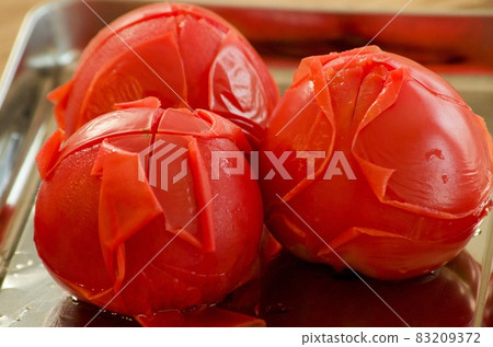 Tomatoes dipped in hot water Tomatoes dipped in hot water 83209372