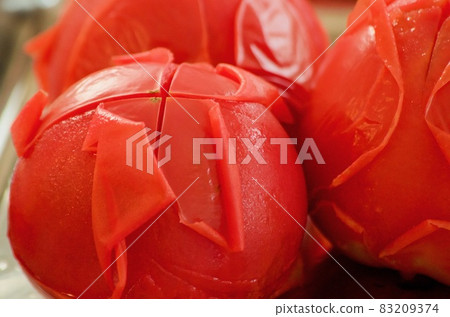 西紅柿浸熱水 西紅柿浸熱水 83209374
