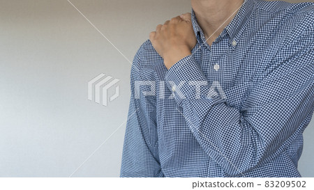 A man with shoulder stiffness A man with shoulder stiffness 83209502