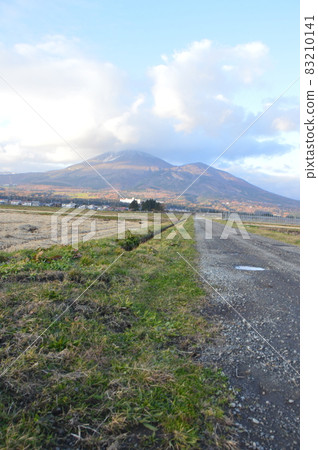 "Sasayama" from the south side (Inawashiro-cho, Tama-gun, Fukushima Prefecture) "Sasayama" from the south side (Inawashiro-cho, Tama-gun, Fukushima Prefecture) 83210141