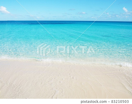 Landscape of Ouvea Island, New Caledonia 83210503