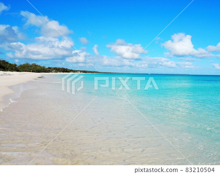 Landscape of Ouvea Island, New Caledonia 83210504