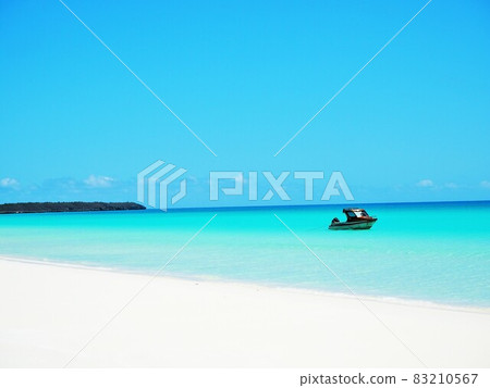 Superb view of Ouvea Island, New Caledonia Superb view of Ouvea Island, New Caledonia 83210567