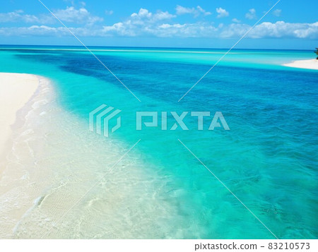Superb view of Ouvea Island, New Caledonia Superb view of Ouvea Island, New Caledonia 83210573