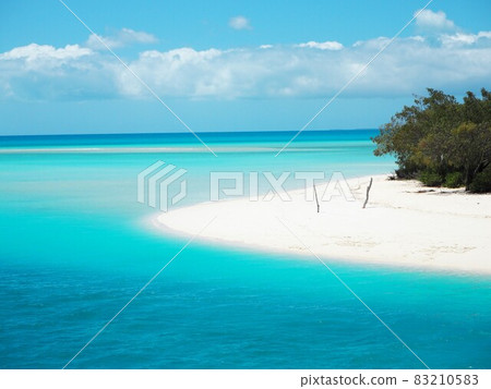 Beautiful waters of Ouvea Island, New Caledonia Beautiful waters of Ouvea Island, New Caledonia 83210583