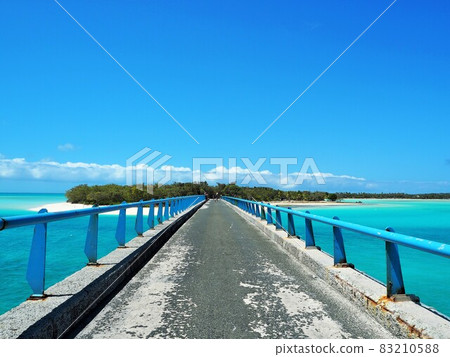 Beautiful waters of Ouvea Island, New Caledonia 83210588