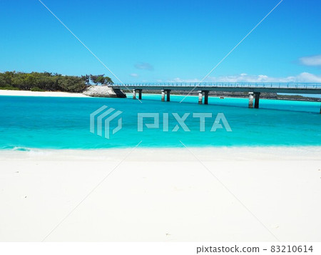 Superb view of Ouvea Island, New Caledonia Superb view of Ouvea Island, New Caledonia 83210614