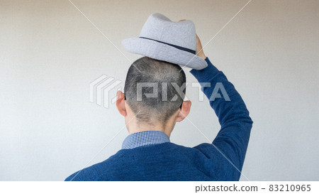 A shaved Japanese man takes off his hat and greets A shaved Japanese man takes off his hat and greets 83210965
