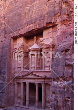 El Kazne Treasury Petra Ruins Jordan Valley World Heritage Site El Kazne Treasury Petra Ruins Jordan Valley World Heritage Site 83211874