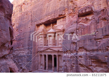 El Kazne Treasury Petra Ruins Jordan Valley World Heritage Site El Kazne Treasury Petra Ruins Jordan Valley World Heritage Site 83211875