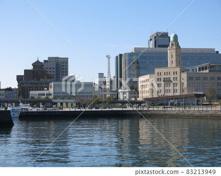 從橫濱三塔觀在橫濱紅磚公園的景色 從橫濱三塔觀在橫濱紅磚公園的景色 83213949