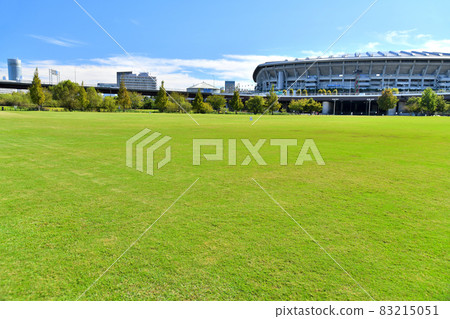 View toward Shin-Yokohama Station and Yokohama International Stadium from Shin-Yokohama Park / Kusachi Square (Yokohama City, Kanagawa Prefecture) [2021.10] 83215051