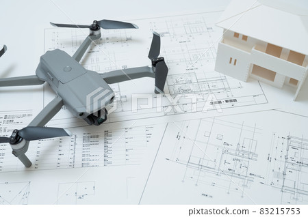 利用無人機技術進行建築檢查的圖片 83215753