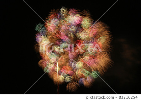 五彩繽紛的煙花 五彩繽紛的煙花 83216254