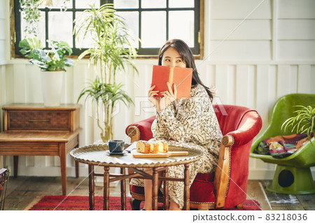 咖啡館女性 83218036