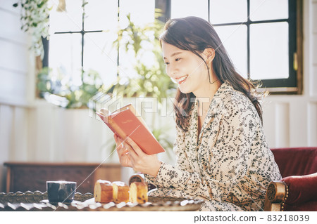 Cafe female 83218039