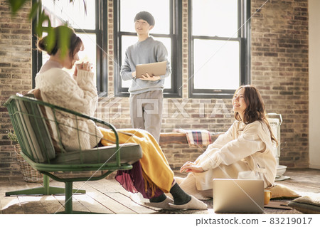 Share house men and women 83219017