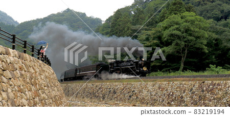 一列火車 83219194