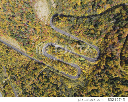 從鳥瞰圖鳥瞰秋天的北海道朝里山口（舊路） 83219745