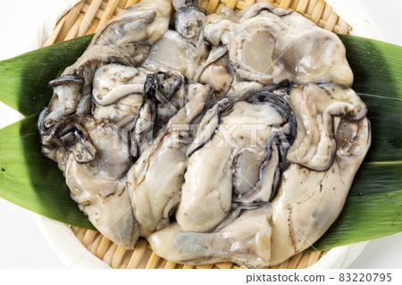 Raw oysters  83220795