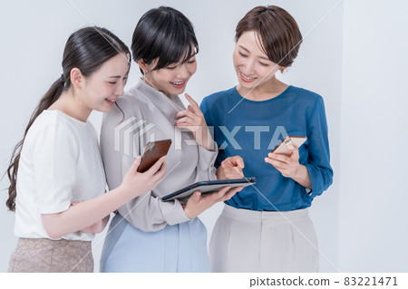 3 women smartphone tablet business 3 women smartphone tablet business 83221471