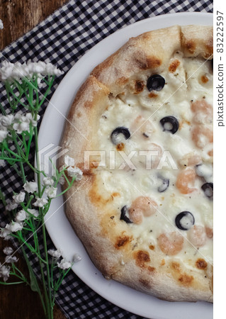 Close-up of pizza with shrimps. Seafood and vegetarian food. Italian food in restaurants and cafes. The concept of marine ingredients in meal preparation. Close-up of pizza with shrimps. Seafood and vegetarian food. Italian food in restaurants and cafes. The concept of marine ingredients in meal preparation. 83222597
