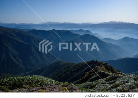Tanigawadake Nishikuro Ridge View ・ Mountain range surrounded by morning mist Tanigawadake Nishikuro Ridge View ・ Mountain range surrounded by morning mist 83223627