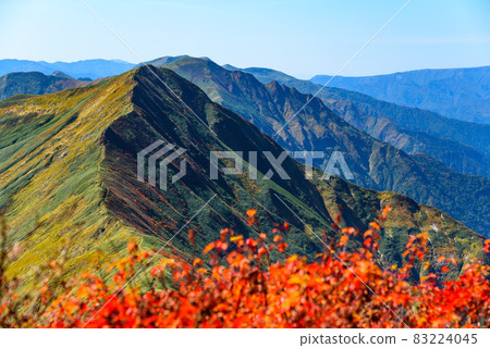 Autumn leaves and mountains, Tanigawa mountain range vertical runway 83224045