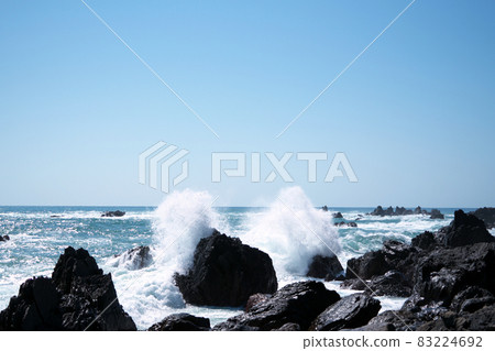 [室戶安南國海岸佐田公園] 海浪拍打著高知縣室戶市19室戶岬的崎嶇海岸 83224692