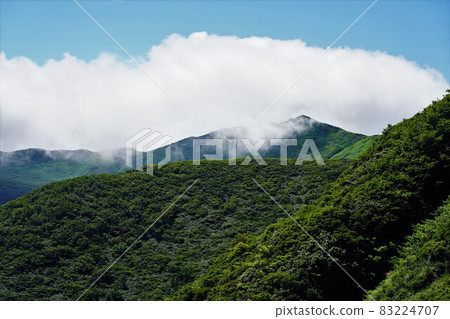 有云的神室山脈 有云的神室山脈 83224707