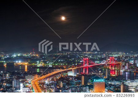 從高遠山展望台看到的北九州市美麗的夜景 83226993