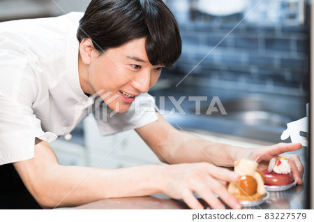 Pastry chef who challenges sweets making "Western confectionery shop sentiment" Pastry chef who challenges sweets making "Western confectionery shop sentiment" 83227579